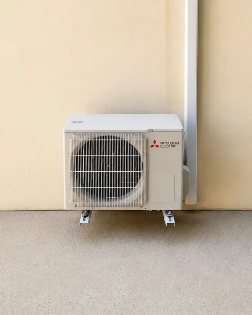 Unité extérieure climatisation Mitsubishi Electric installée - Poletti Clim Var